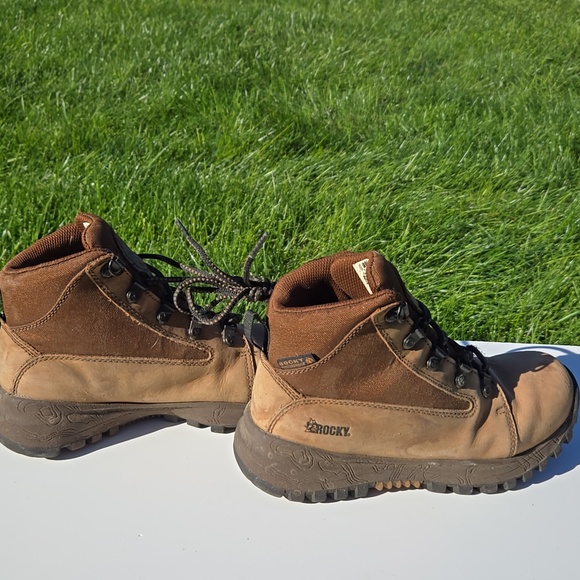 Girls Youth Hunting Tan and Brown Boots - Picture 1 of 4